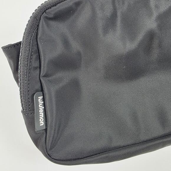 Lululemon Everywhere Belt Bag – Black 1L Crossbody Fanny Waist Pack - Picture 4 of 9